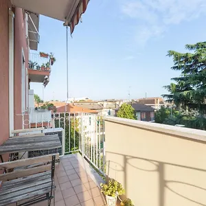 Precotto Comfortable Flat With Balcony Milano